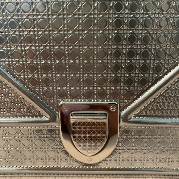 Dior Diorama Medium Metallic Silver Microcannage - Picture 4 of 16